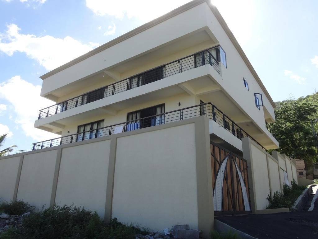 Happy Days Guest House Ле-Морн Екстер'єр фото