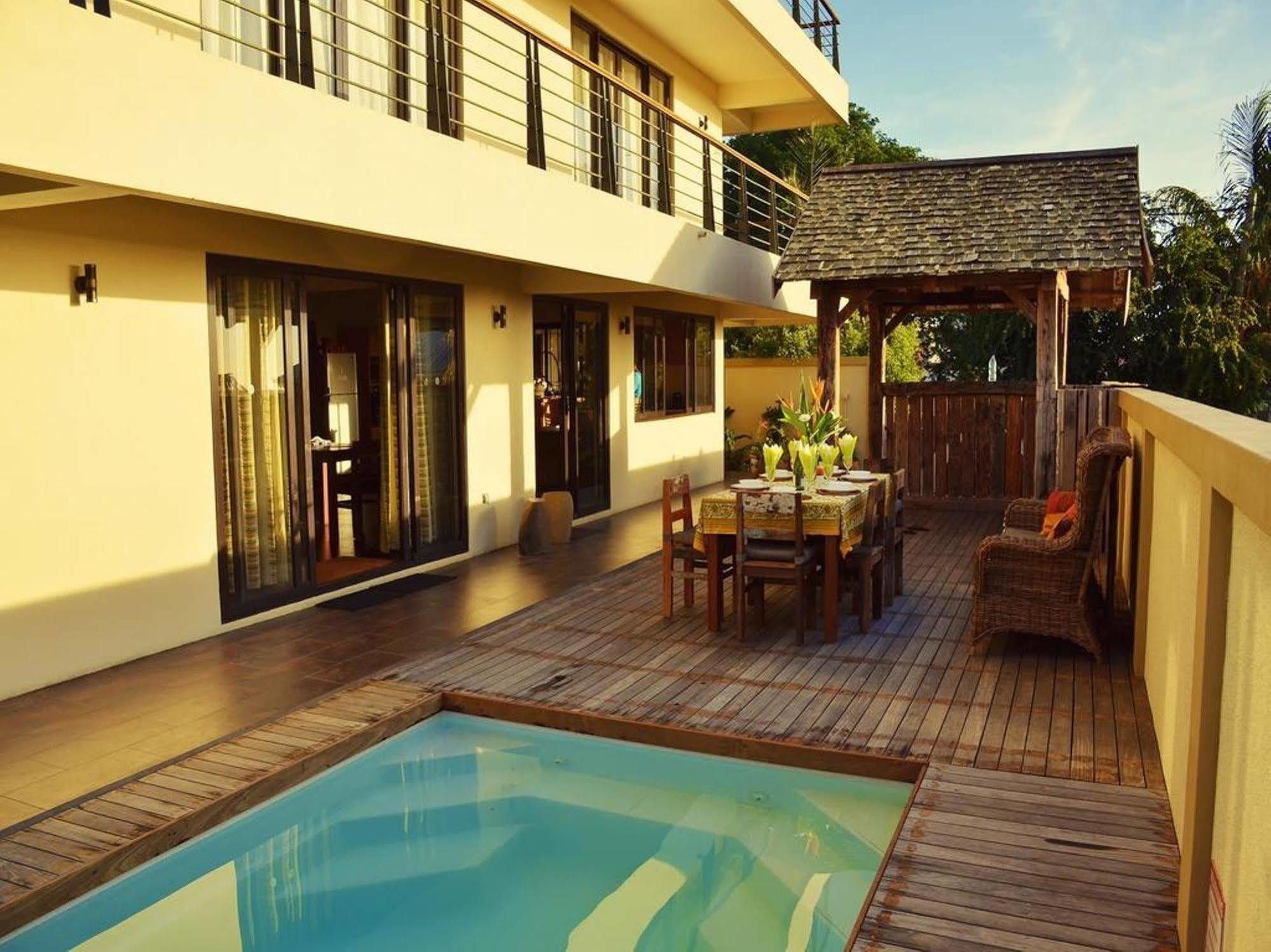 Happy Days Guest House Ле-Морн Екстер'єр фото